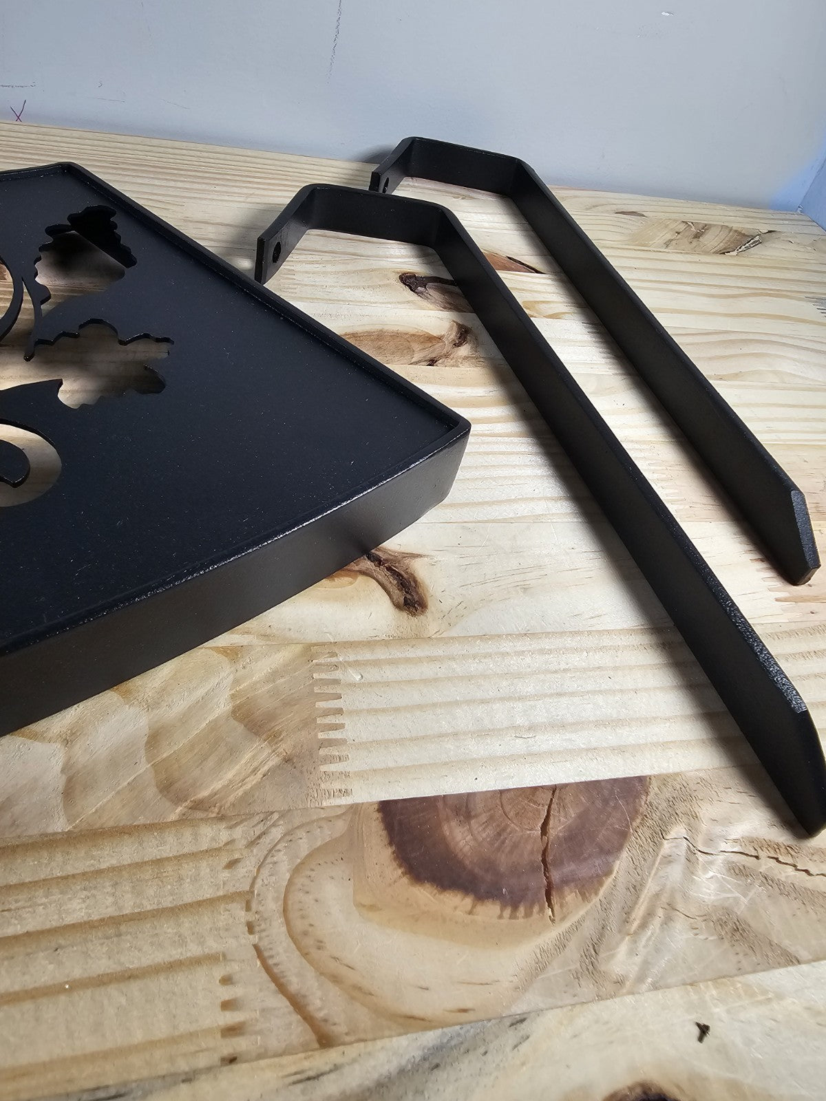 Floral Design Iron Tabletop Stand For Garden Pots Heavy & Durable Black Finish W