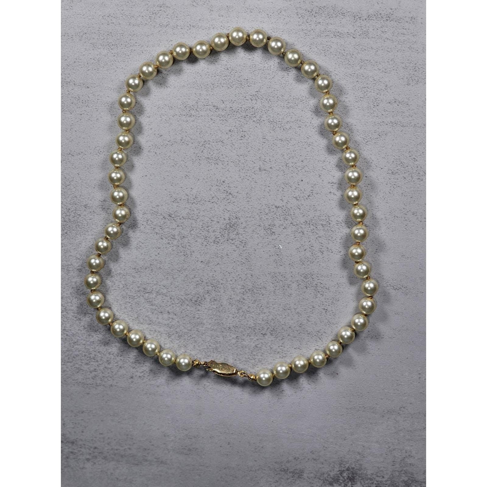 Vintage Faux Pearl Beaded Necklace with Decorative Gold-Tone Clasp