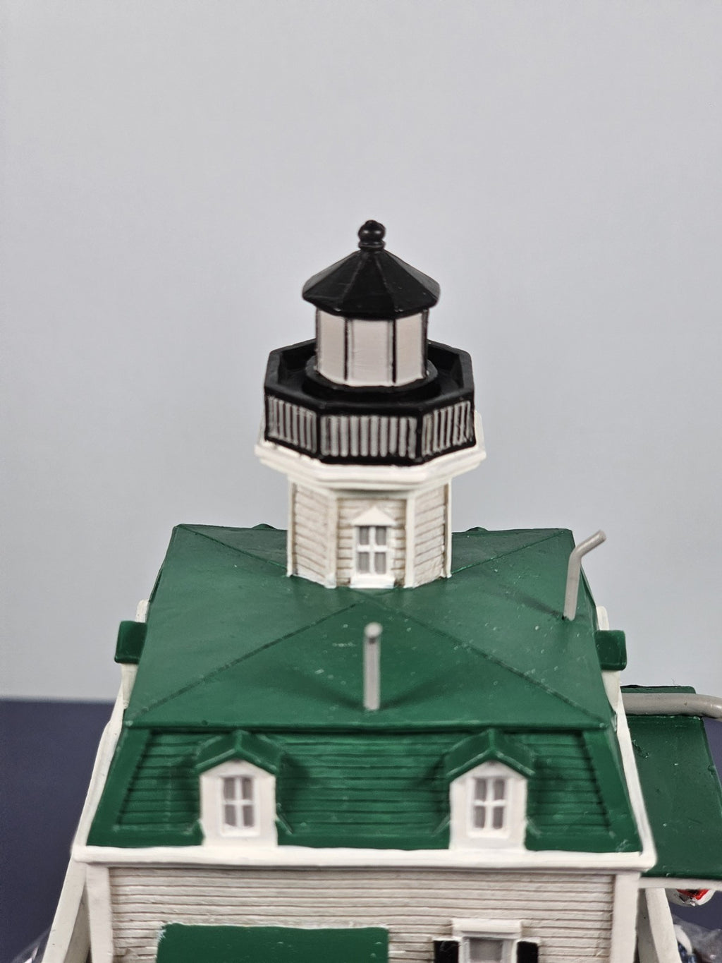 Lefton Lost Lights Bridgeport Harbor Lighthouse Figurine With Tin & COA