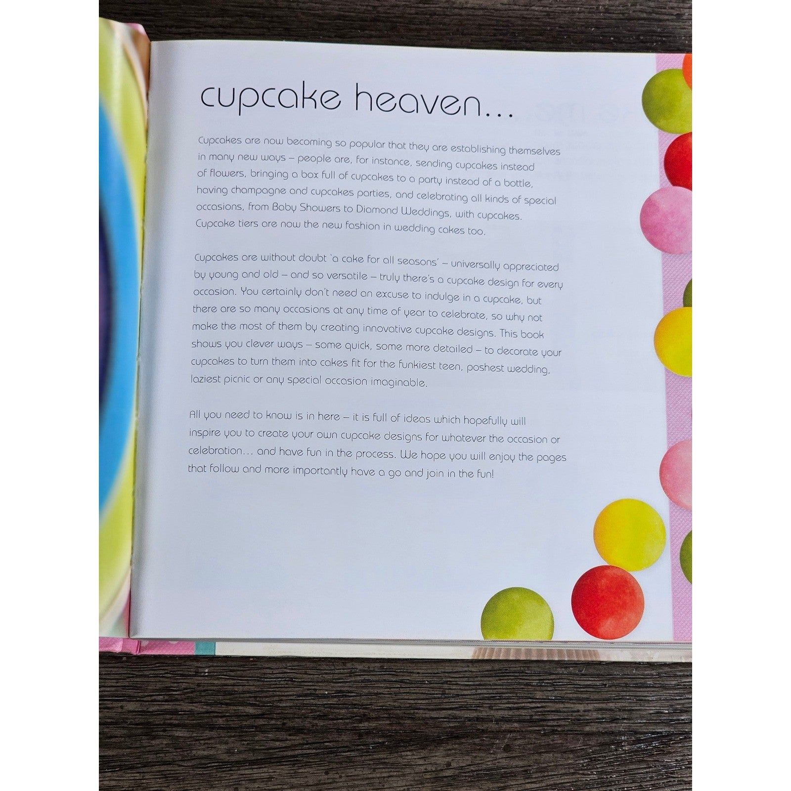 Bake Me I'm Yours Cupcake Collection Cookbook | Cupcake Decorating & Recipes