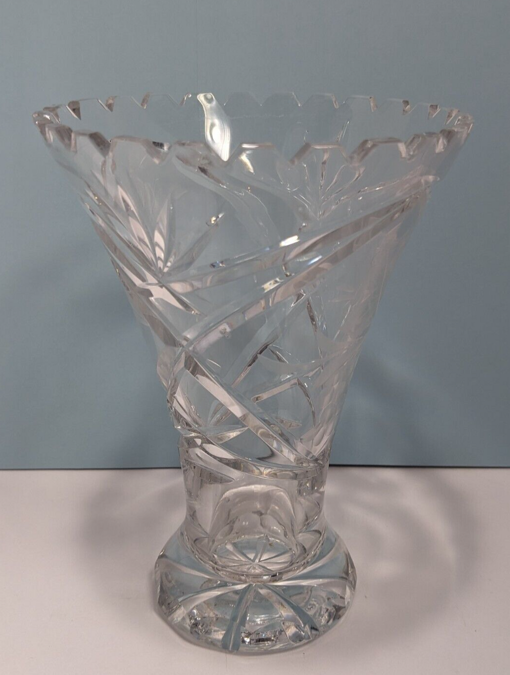 Heavy 7″ Crystal Vase with Etched Grape Cluster & Star Base – Elegant Vintage