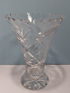 Heavy 7″ Crystal Vase with Etched Grape Cluster & Star Base – Elegant Vintage