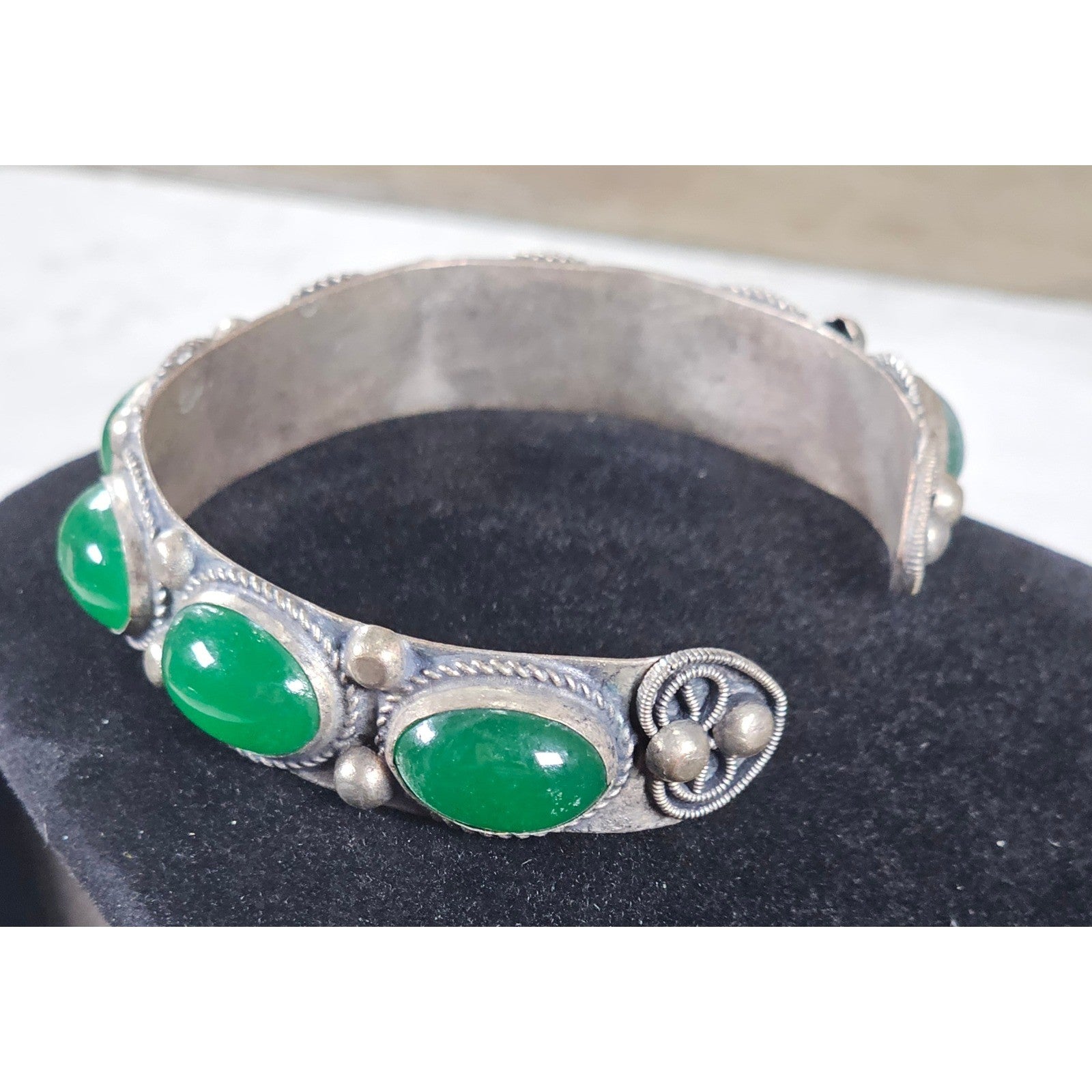 Vintage Green Cabochon Cuff Bracelet Silver Tone Boho Statement