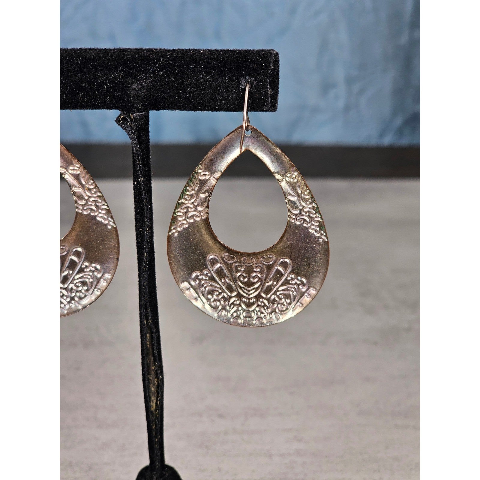 Vintage Black Teardrop Dangle Earrings with Etched Scroll Design