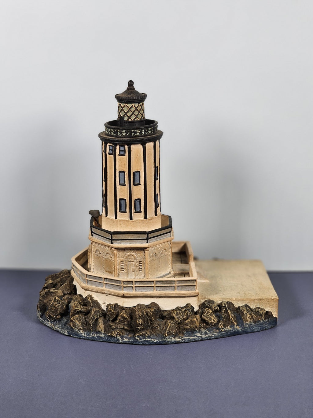 Danbury Mint Los Angeles Harbor Light, CA. BEACONS BY THE SEA LIGHTHOUSE