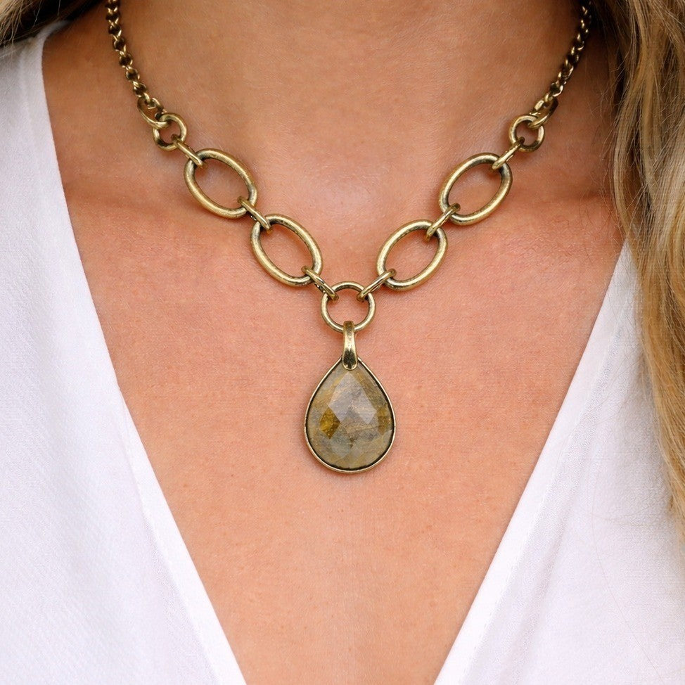 Vintage Gold Tone Teardrop Pendant Necklace with Faceted Stone & Oval Links