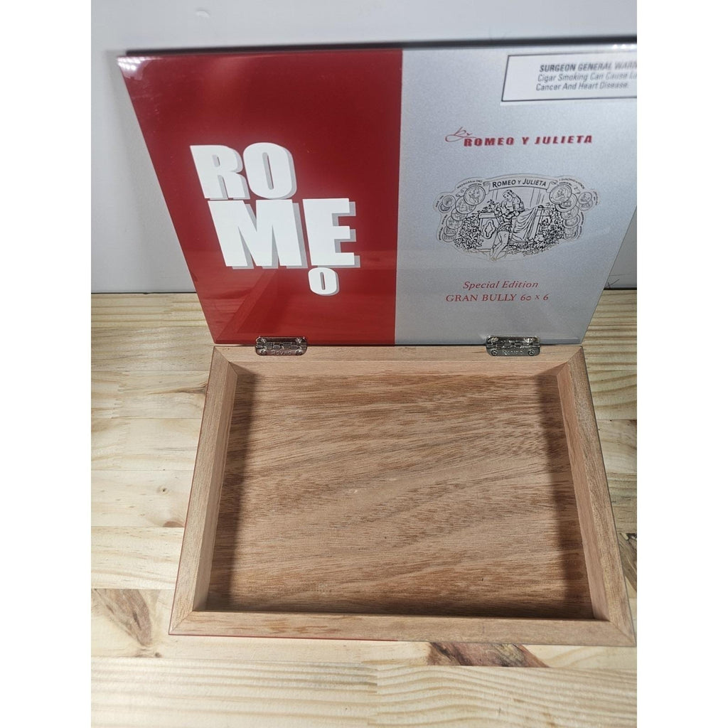 Romeo y Julieta Gran Bully Cigar Box Red Silver Hinged Case