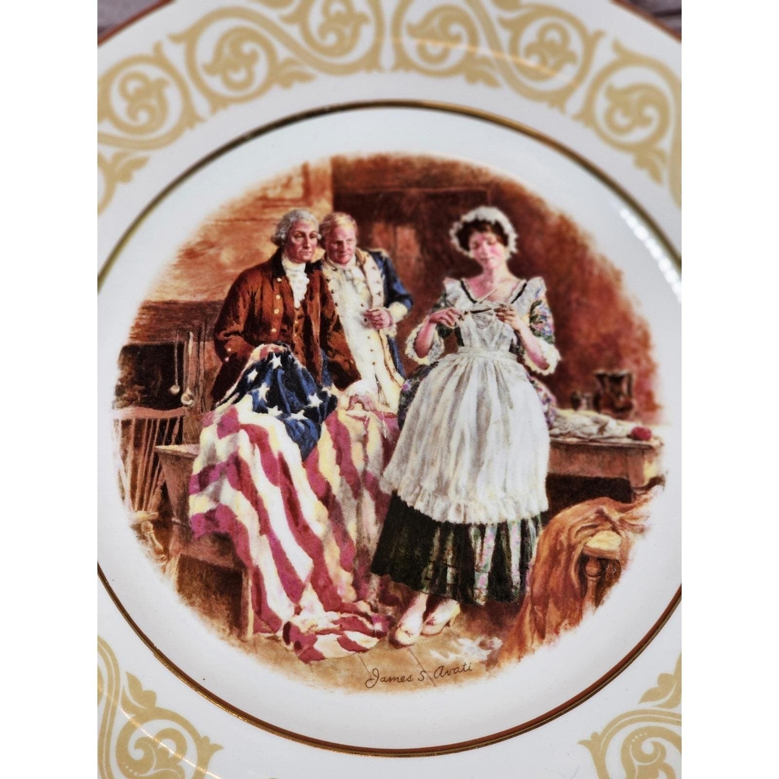 Vintage 1973 Avon Betsy Ross Plate Enoch Wedgwood England Gold Trim 9"