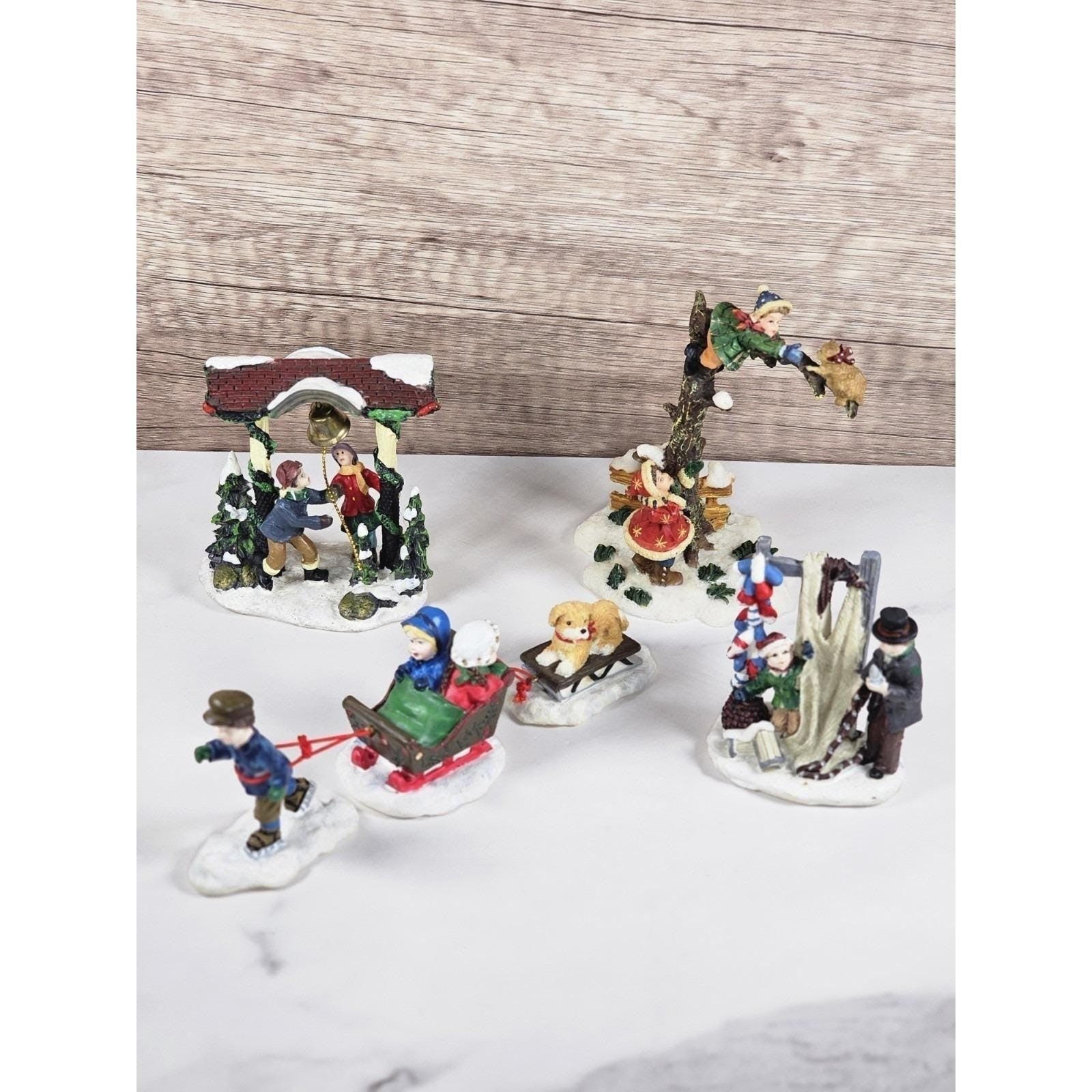 Vintage Christmas Village Figurines Set of 4 Polystone Holiday Decors