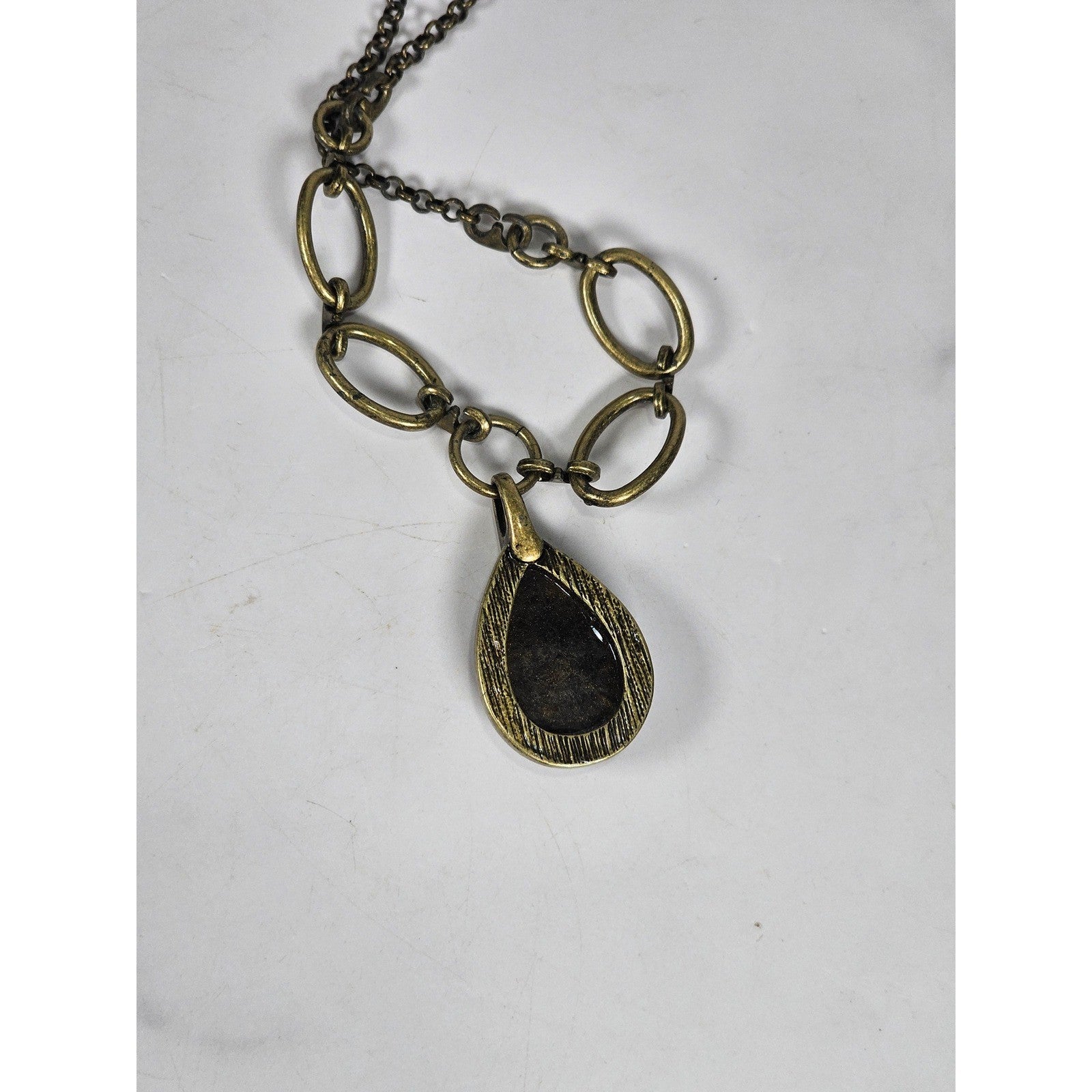 Vintage Gold Tone Teardrop Pendant Necklace with Faceted Stone & Oval Links