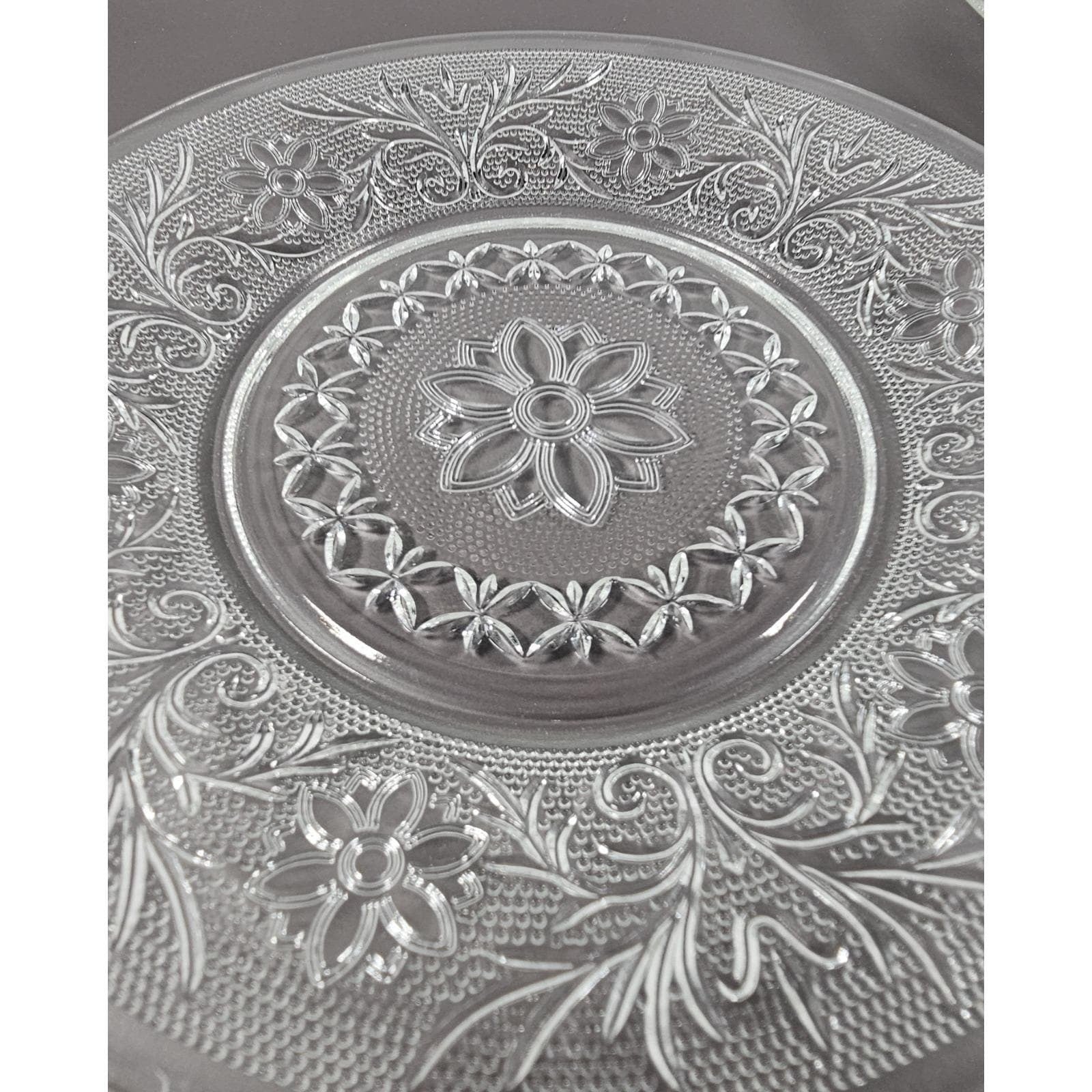 Anchor Hocking Sandwich Glass Plates Set of 2 Clear Pressed