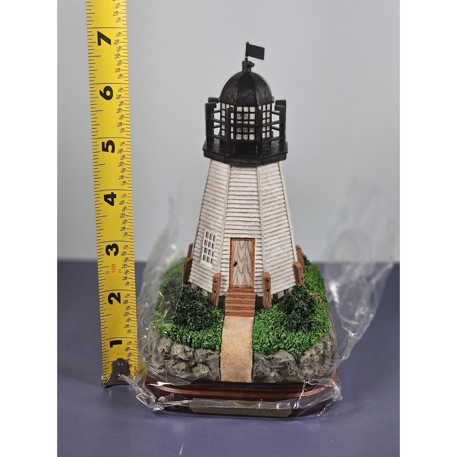 Lefton Wolf Island Lighthouse Lost Lights w/ Tin Box COA