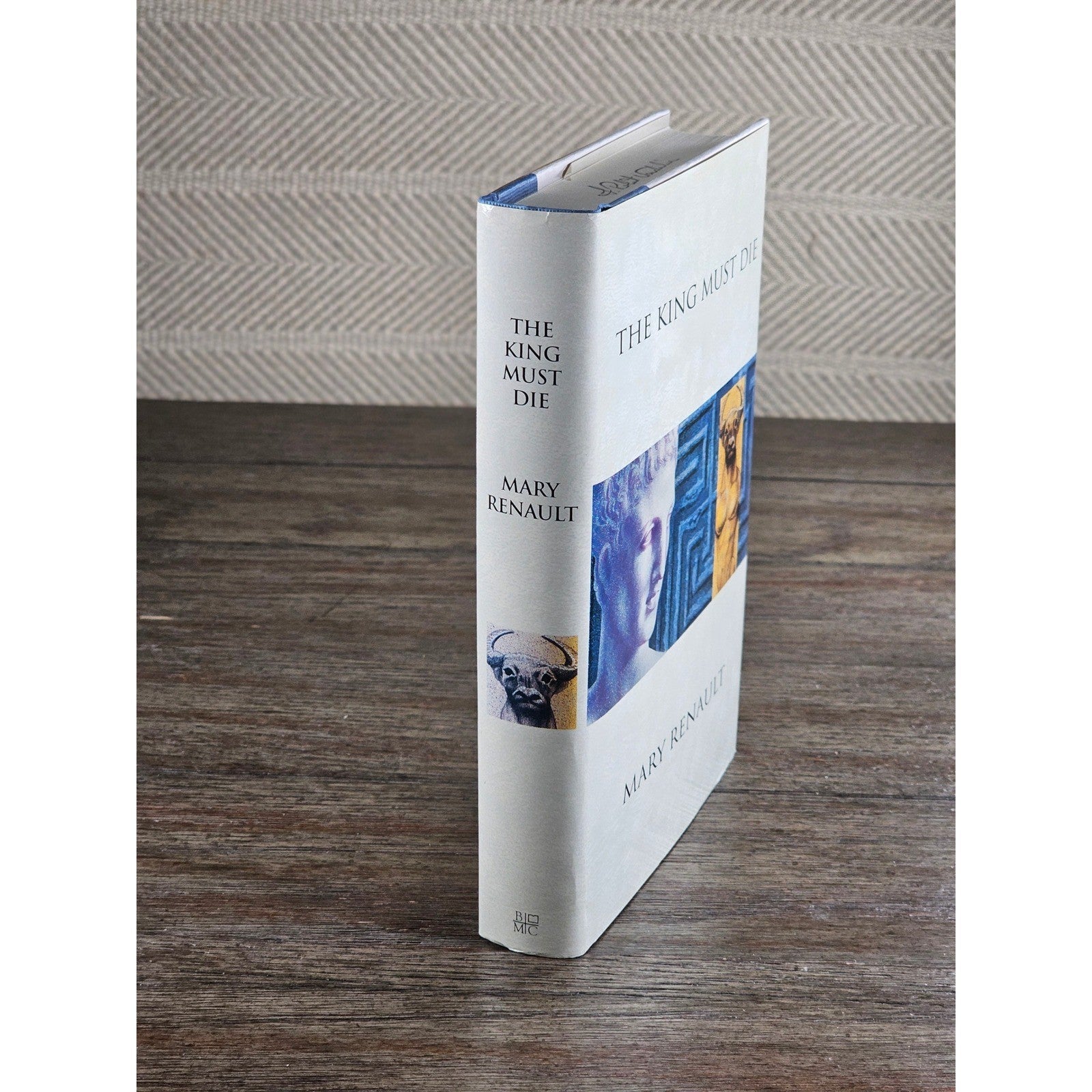The King Must Die Mary Renault 1992 HC Book of the Month Club