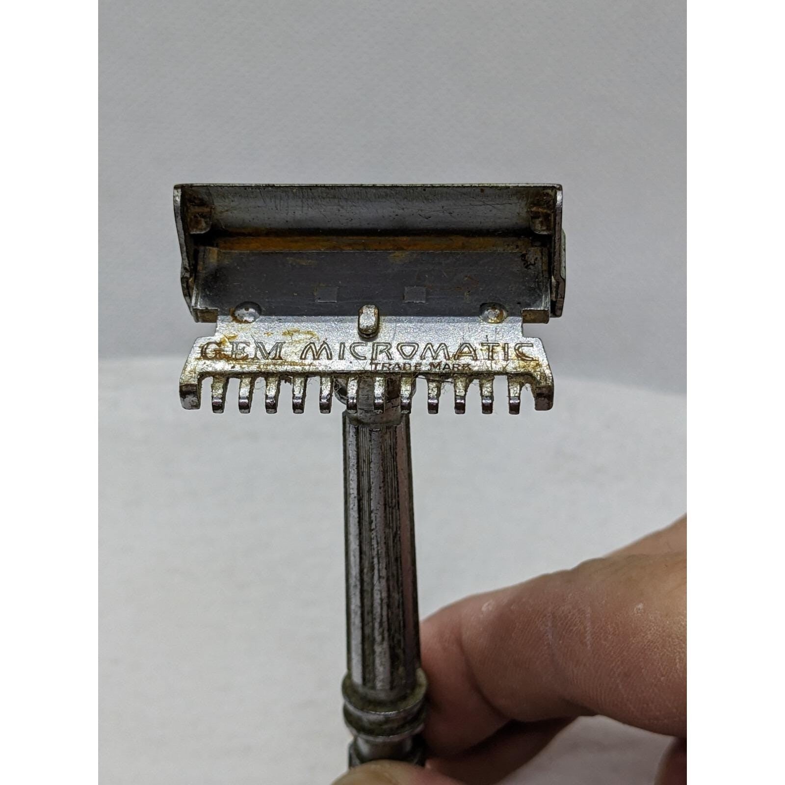 Vintage GEM Micromatic Open Comb Safety Razor USA Single Edge