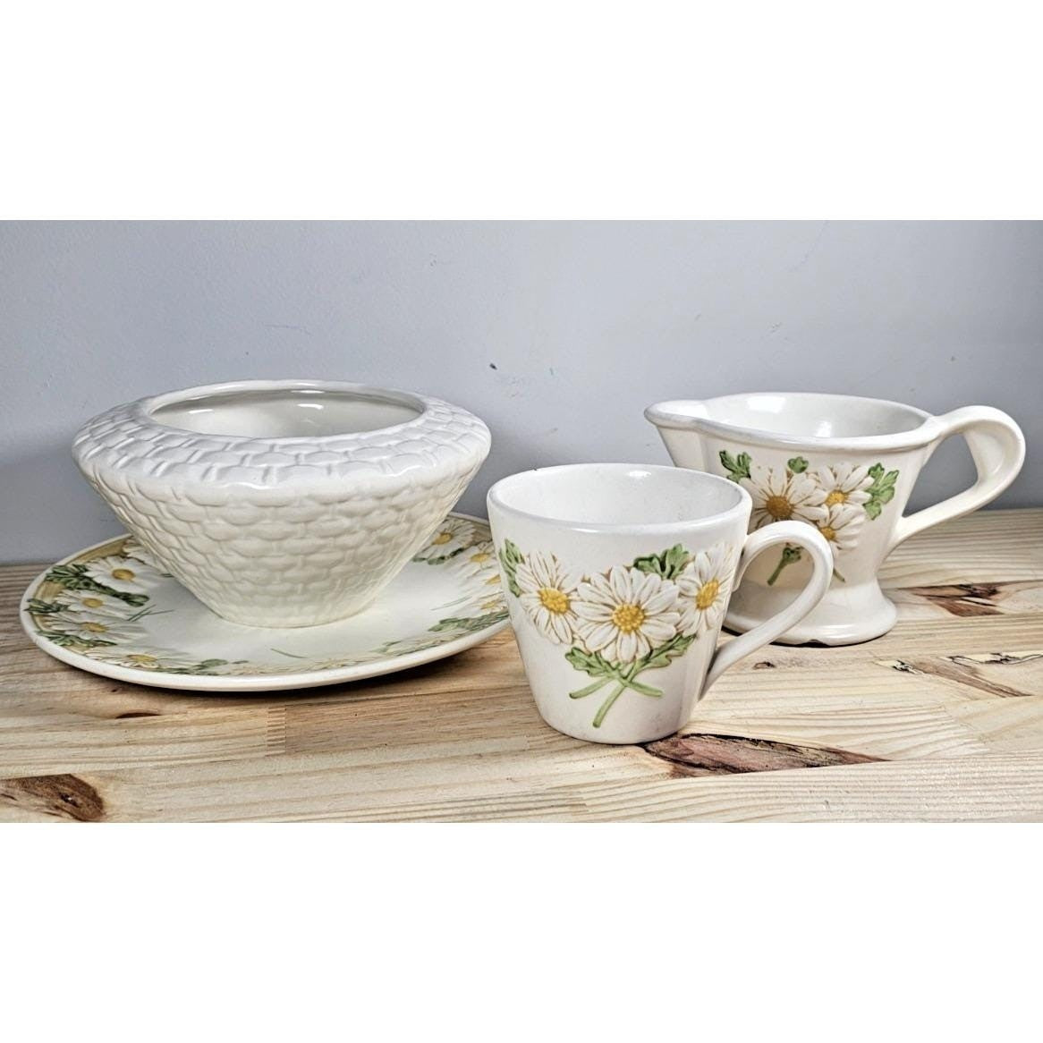Metlox Poppytrail Daisy Gravy Creamer Cup Set California