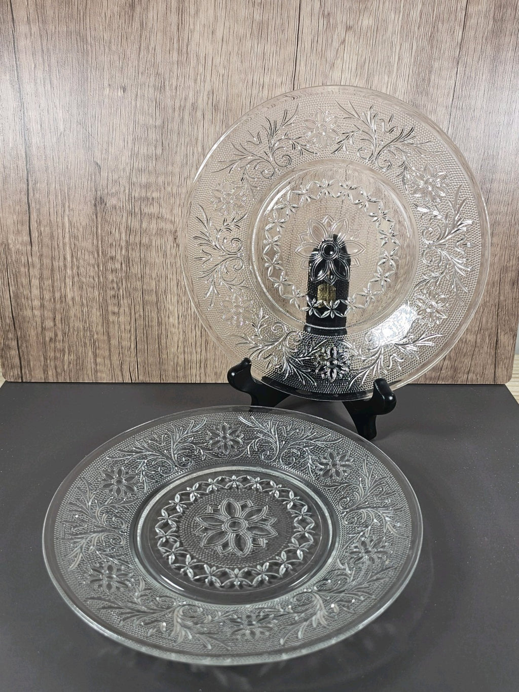 Set Of 4 Anchor Hocking Sandwich Glass Salad Plates Clear Vintage Floral Design