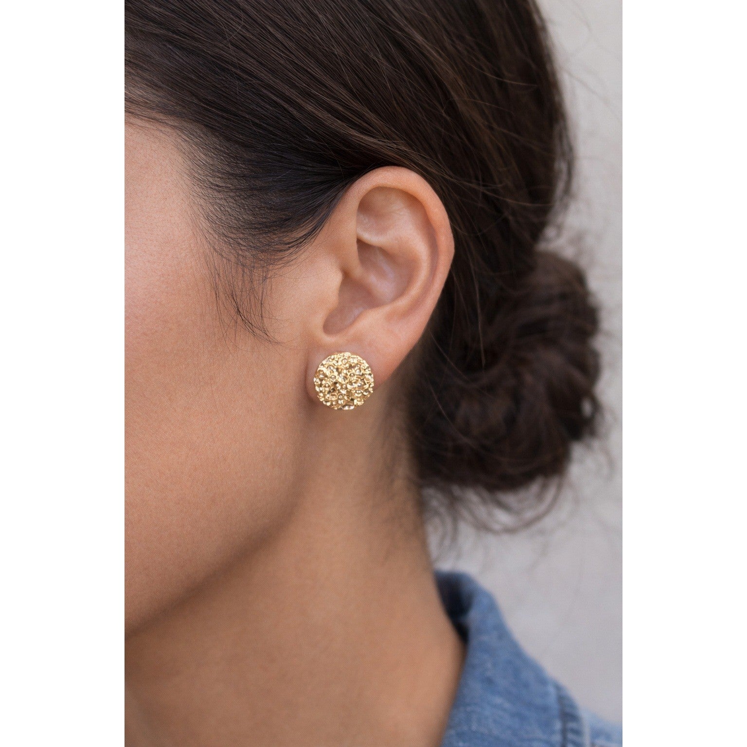 Textured Gold Tone Round Stud Earrings Vintage Style Minimal Earrings