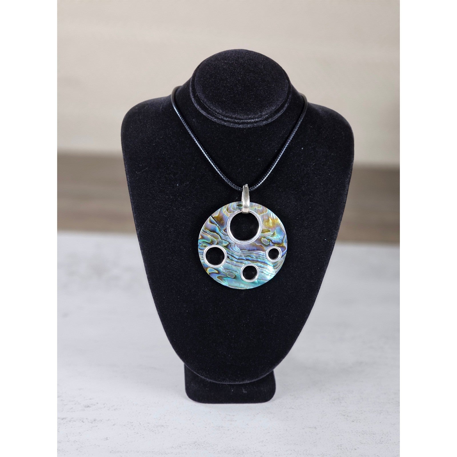 Vintage Abalone Shell Circle Pendant Necklace Silver Tone