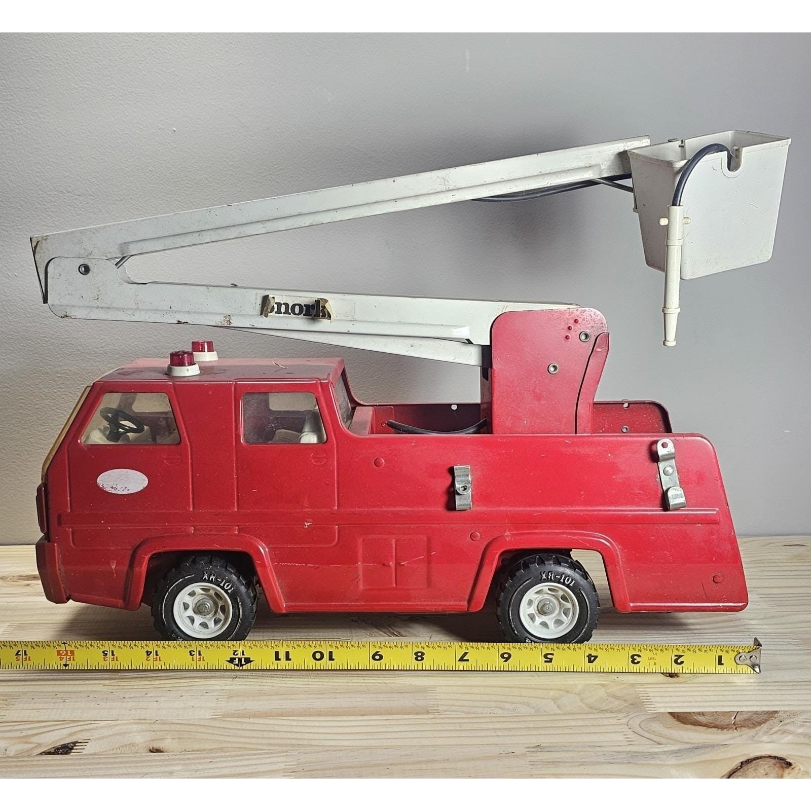 Vintage Tonka Snorkel Fire Truck 18" Pressed Steel Ladder Truck