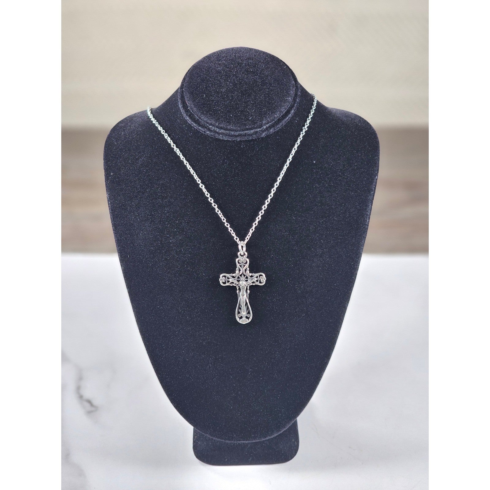 Vintage Silver Tone Filigree Crucifix Necklace Christian Cross