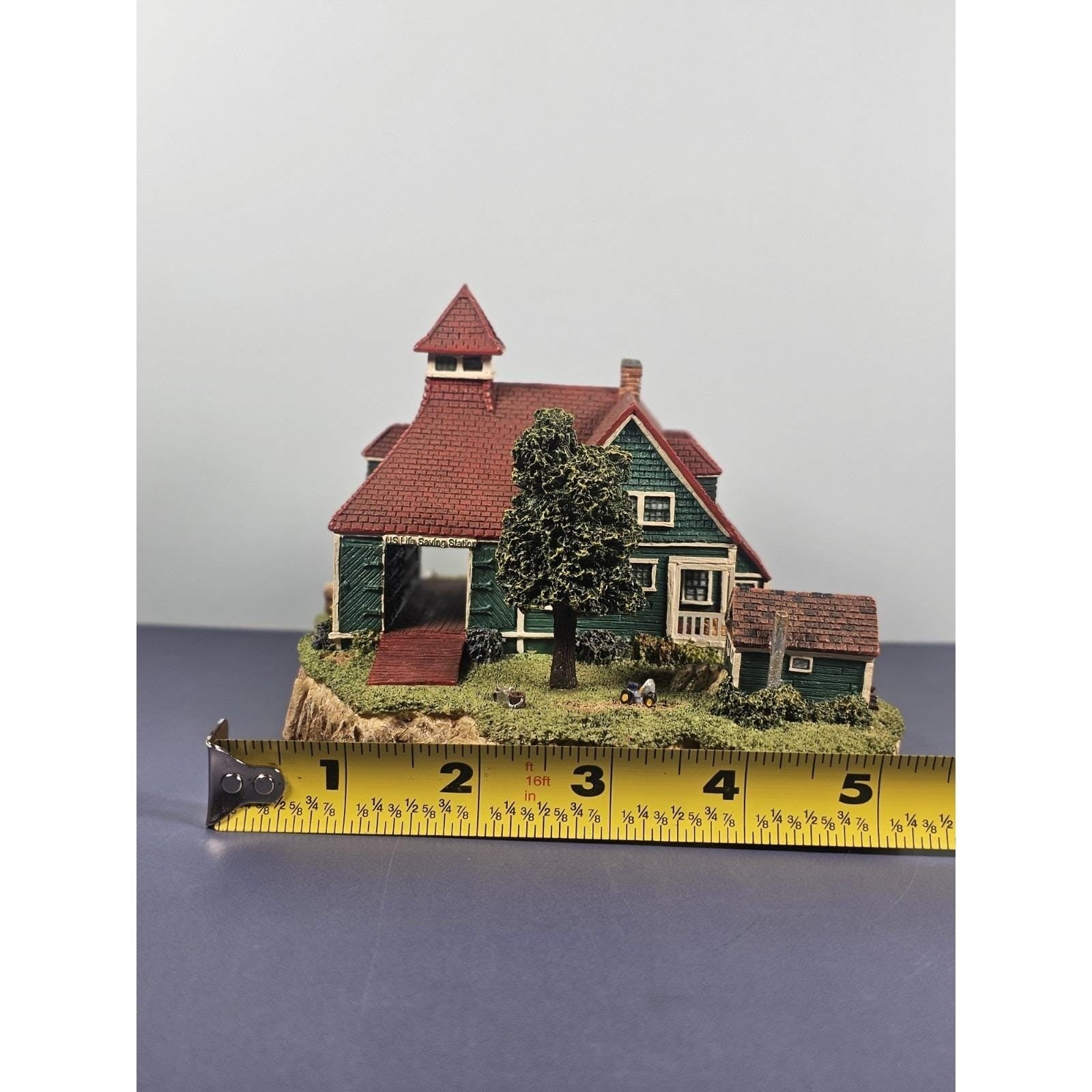 Harbour Lights Point Allerton Lighthouse 2001 w/ COA