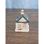 Vintage Dickens Village Queen's Inn Ceramic House Ornament Reader's Digest 1992