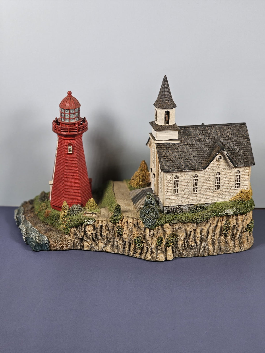 Harbour Lights Lighthouses #255 "La Martre" Quebec, Mint in box with COA.
