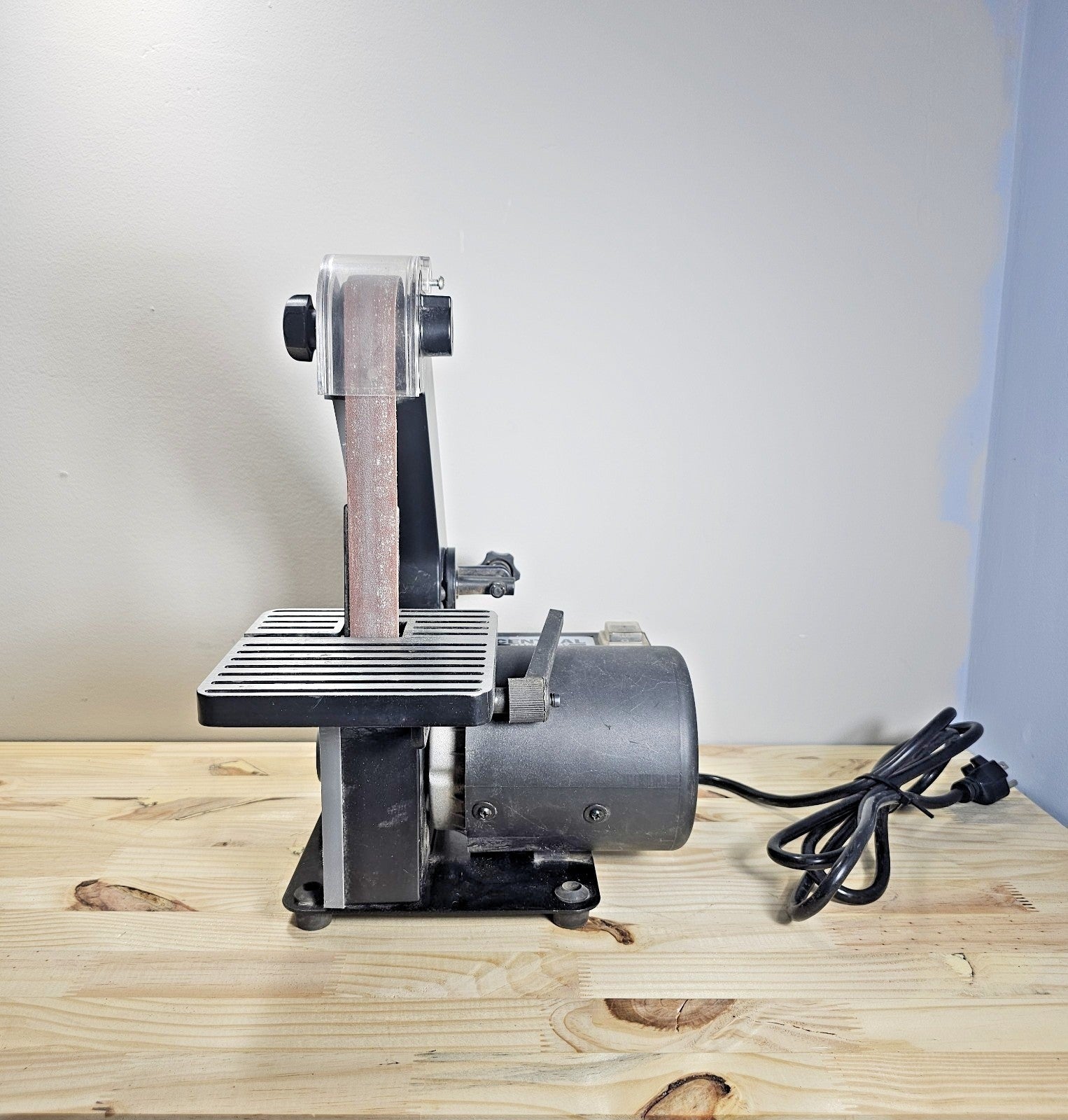Central Machinery Belt Sander 1x30 Inch Tilting 0-45° With 5x5 Inch Table 1/4 HP