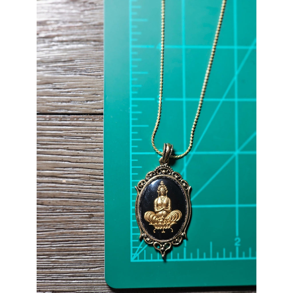 Vintage Gold Tone Buddha Cameo Pendant Necklace Black Oval Medallion