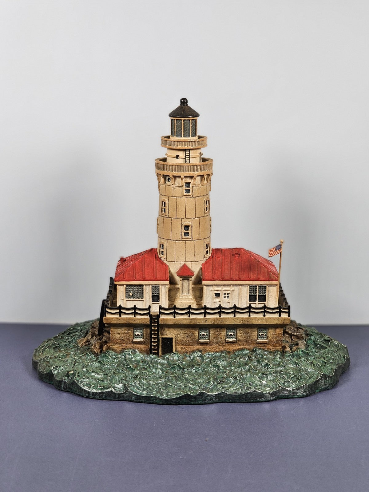 1993 DANBURY MINT CHICAGO HARBOR LIGHT HISTORIC LIGHTHOUSES