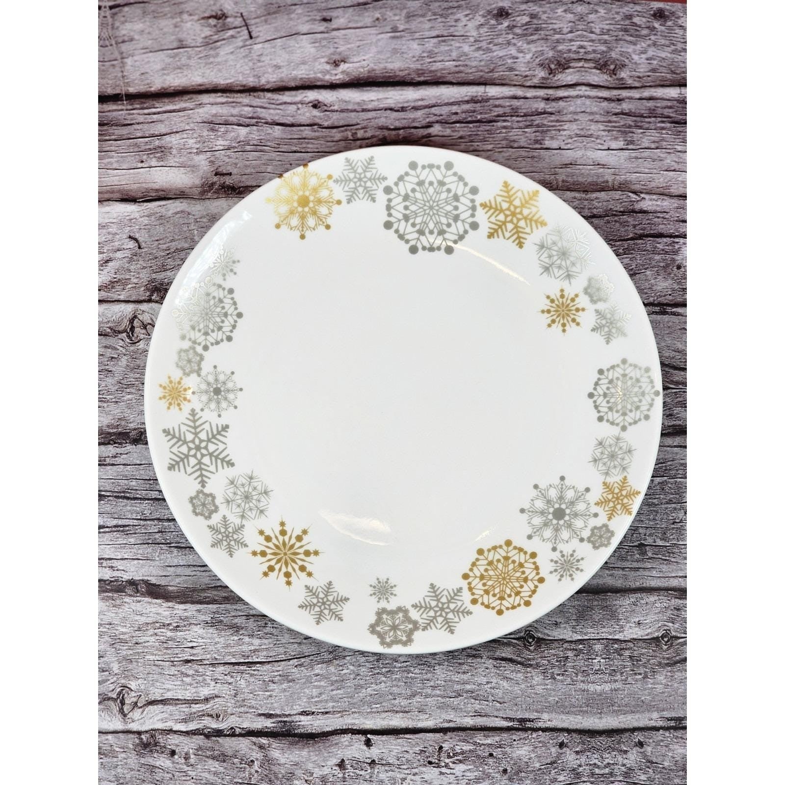 Vintage Snowflake Holiday Plate 7.5 Inch Gold Silver Winter Decor