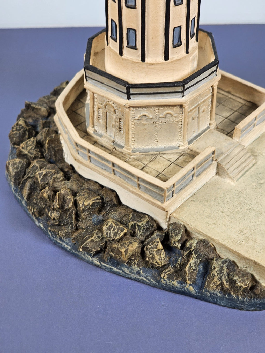 Danbury Mint Los Angeles Harbor Light, CA. BEACONS BY THE SEA LIGHTHOUSE