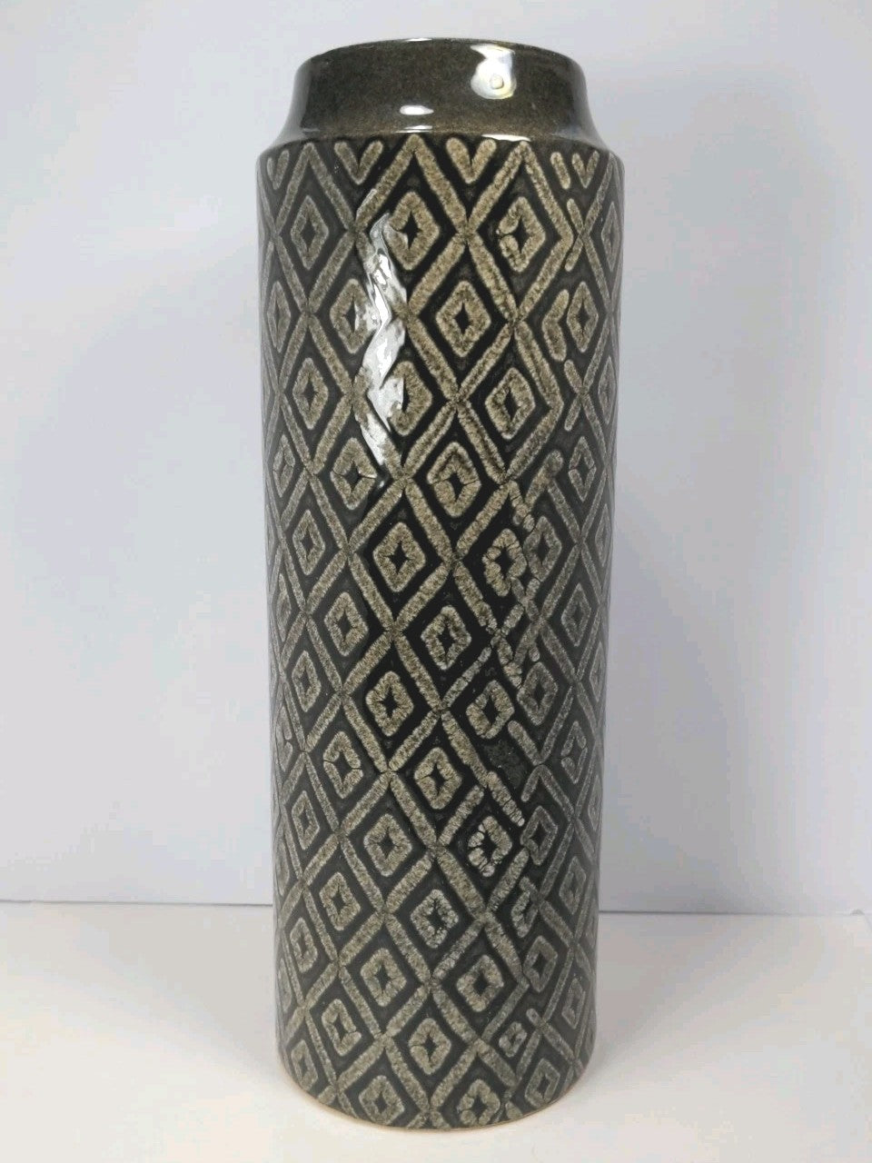 15½″ Black & White Diamond Pattern Glass Vase – Tall Statement Piece