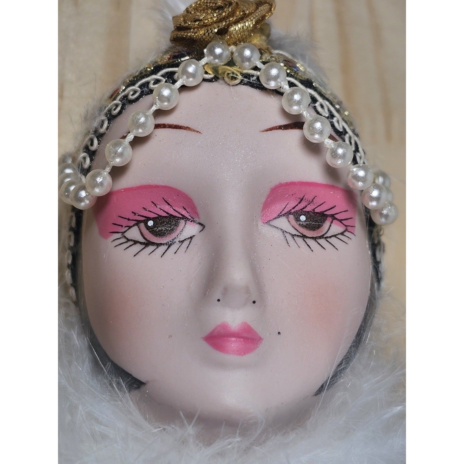 Vintage 1920s Porcelain Doll Gold White Lace Feather Boa In Box