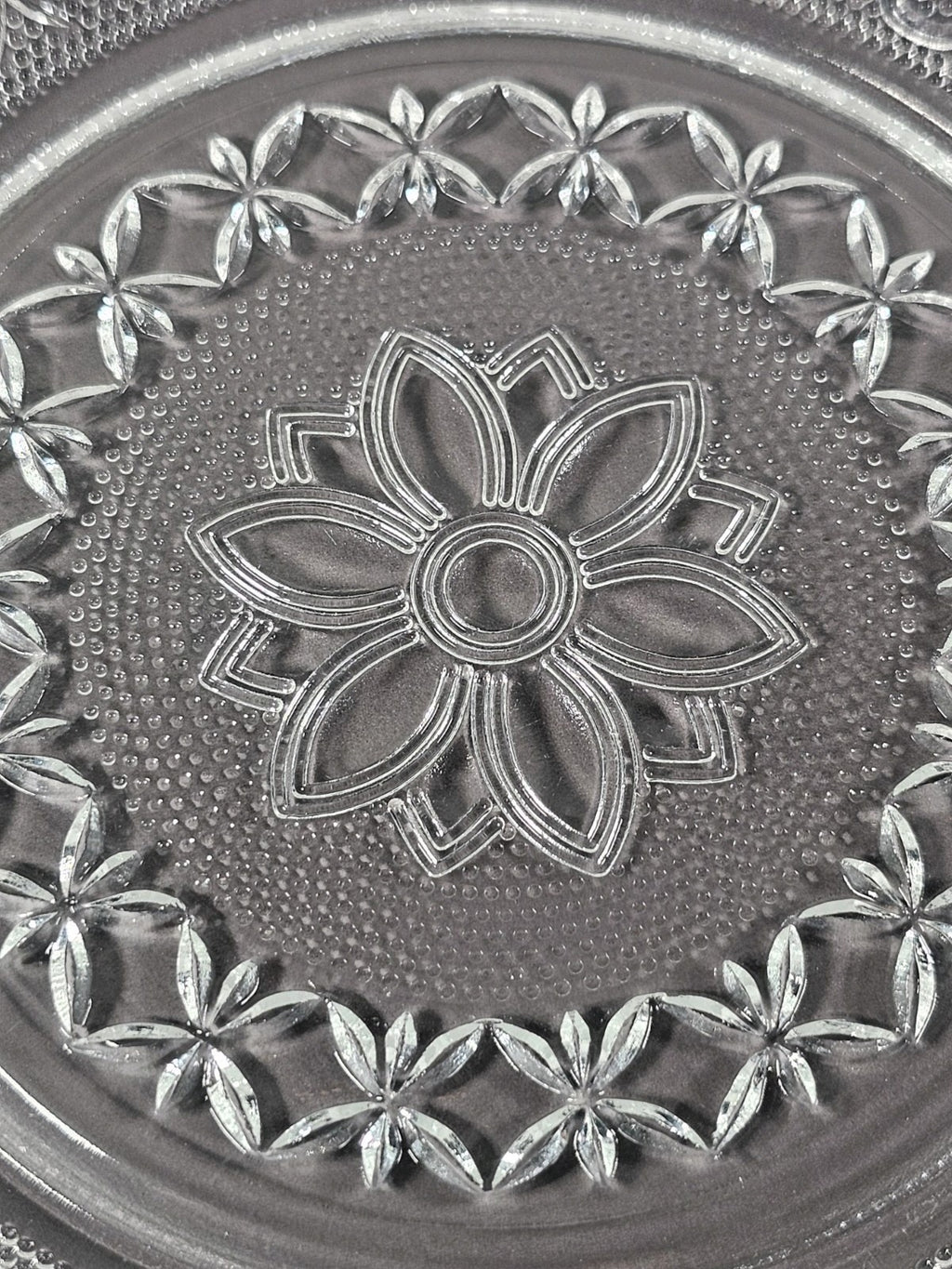 Set Of 4 Anchor Hocking Sandwich Glass Salad Plates Clear Vintage Floral Design