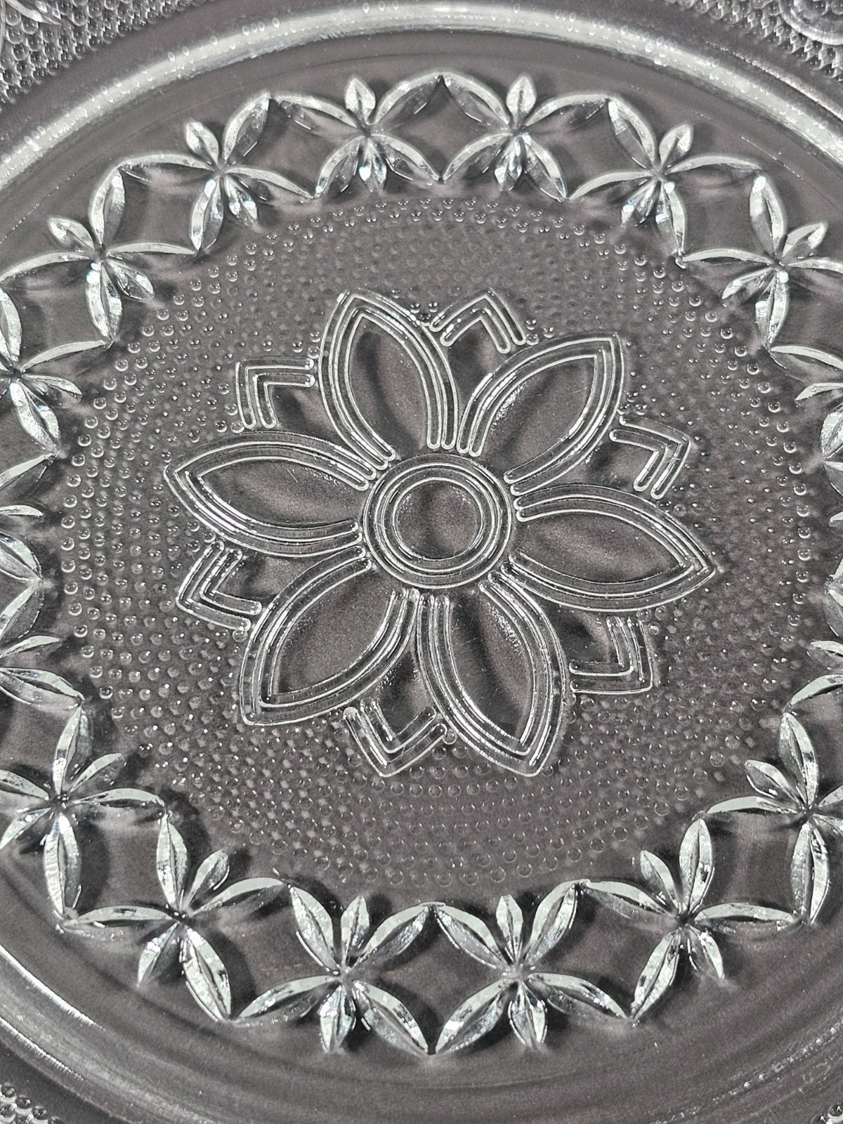 Set Of 4 Anchor Hocking Sandwich Glass Salad Plates Clear Vintage Floral Design