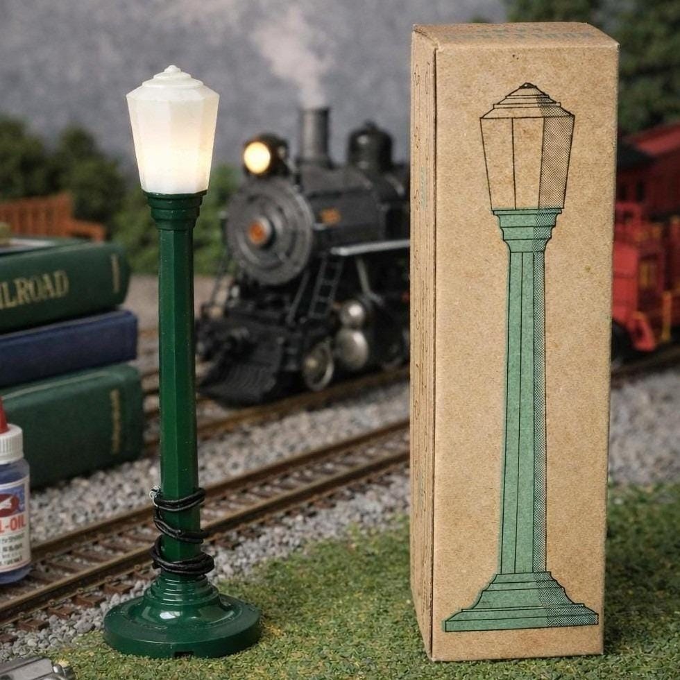 Vintage Colber Model Train Boulevard Lamp Street Light w Original Box