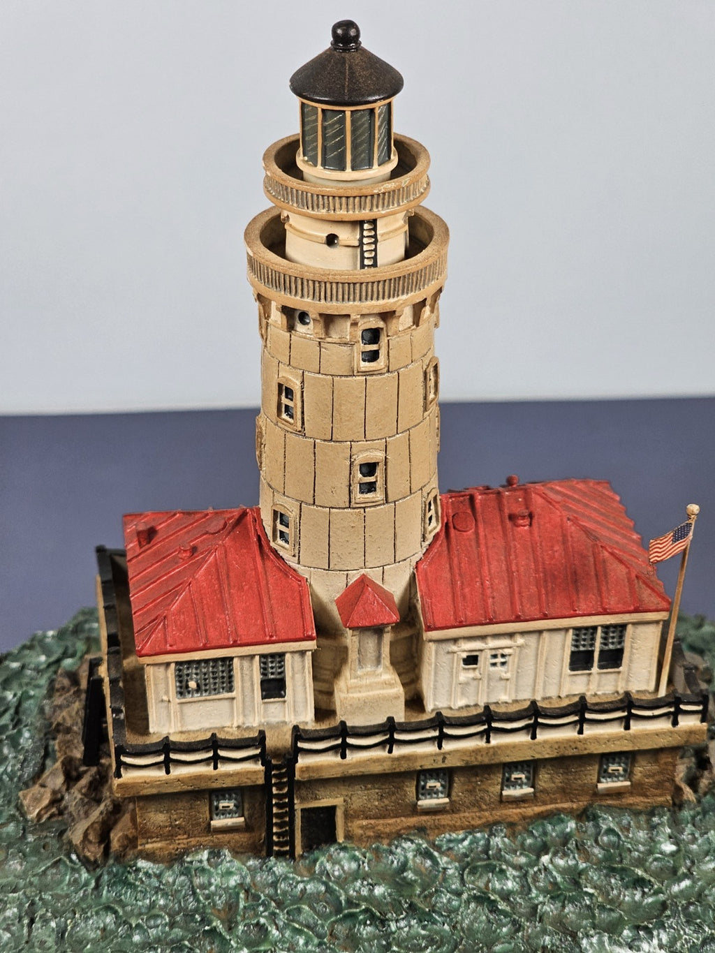 1993 DANBURY MINT CHICAGO HARBOR LIGHT HISTORIC LIGHTHOUSES