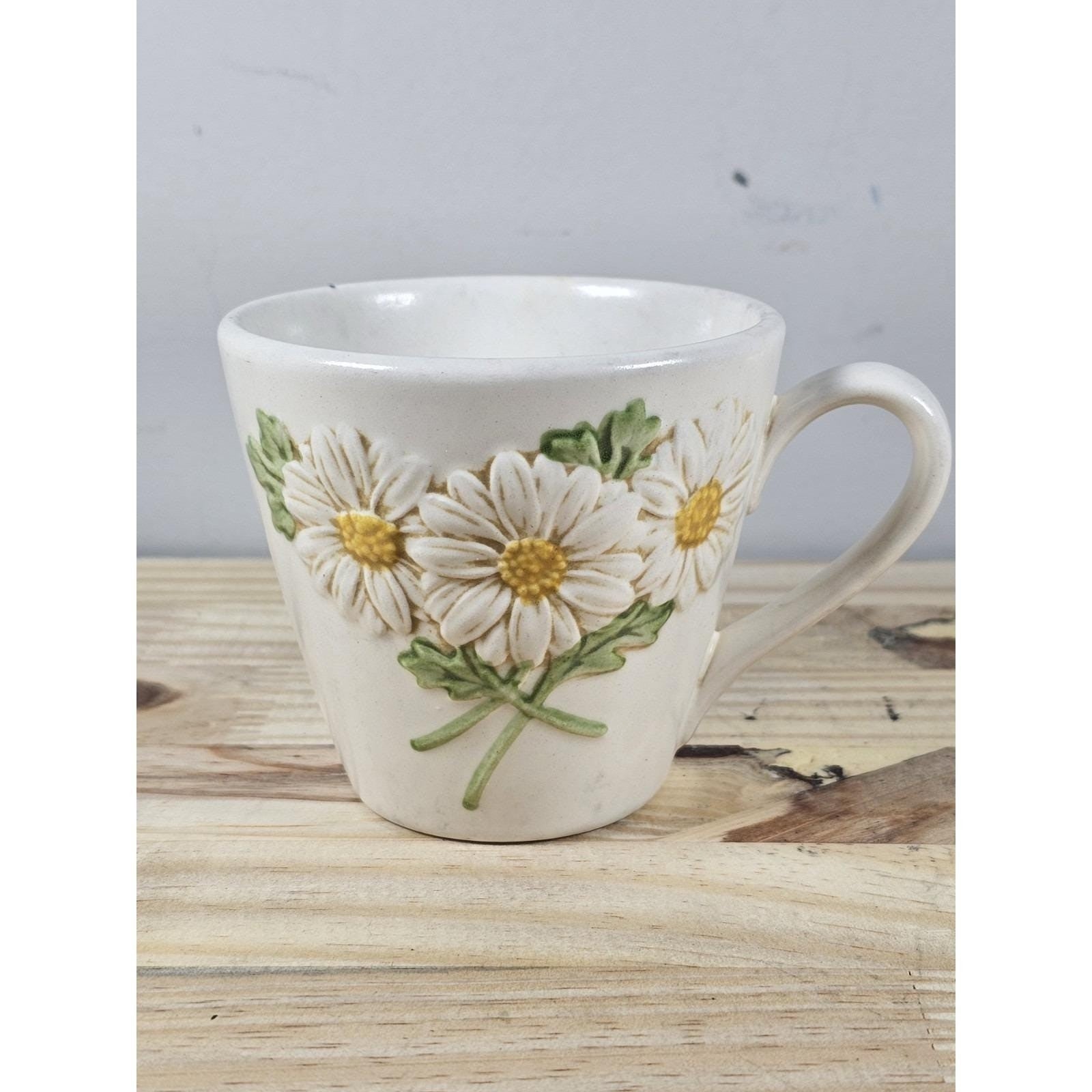 Metlox Poppytrail Daisy Gravy Creamer Cup Set California